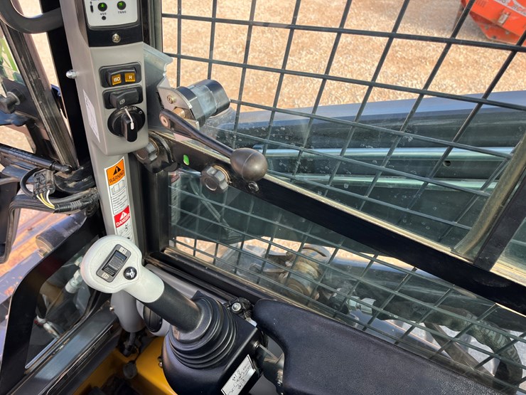 2016-new-holland-c232-image-15