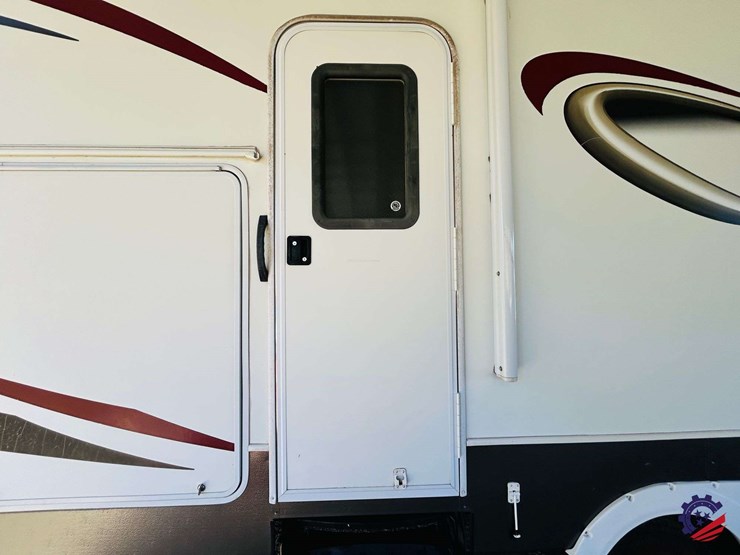 2011-keystone-hornet-platinum-31rbds-t/a-camper-trailer-image-33