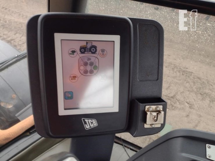 jcb-fastrac-8250-image-8