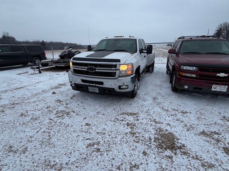 2013-chevrolet-3500-image-5