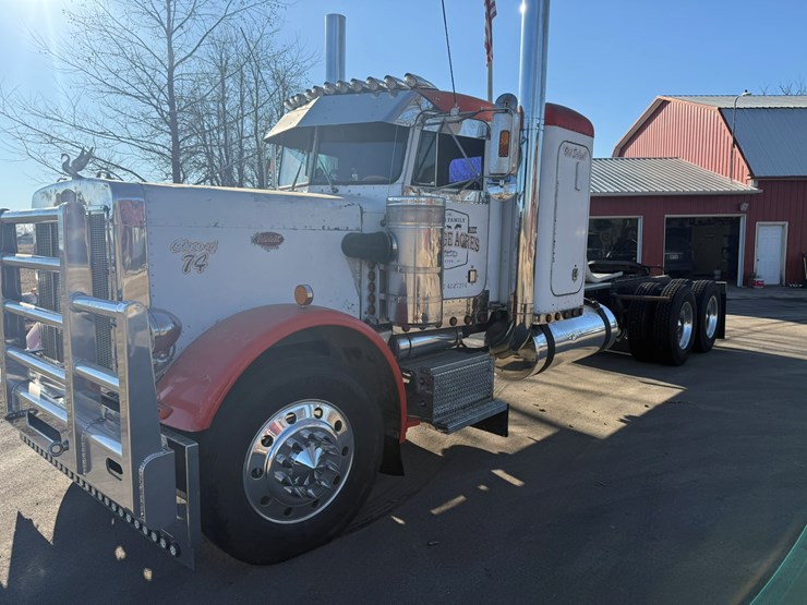 1974-peterbilt-359-image-4