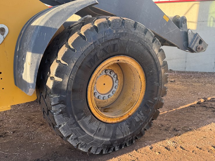 2020-deere-624l-image-17