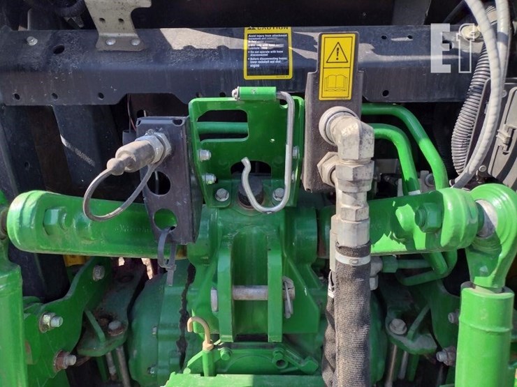 2017-john-deere-4052r-image-25