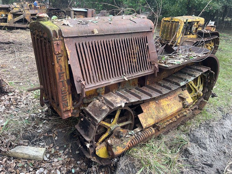 caterpillar-fifteen-crawler-image-1