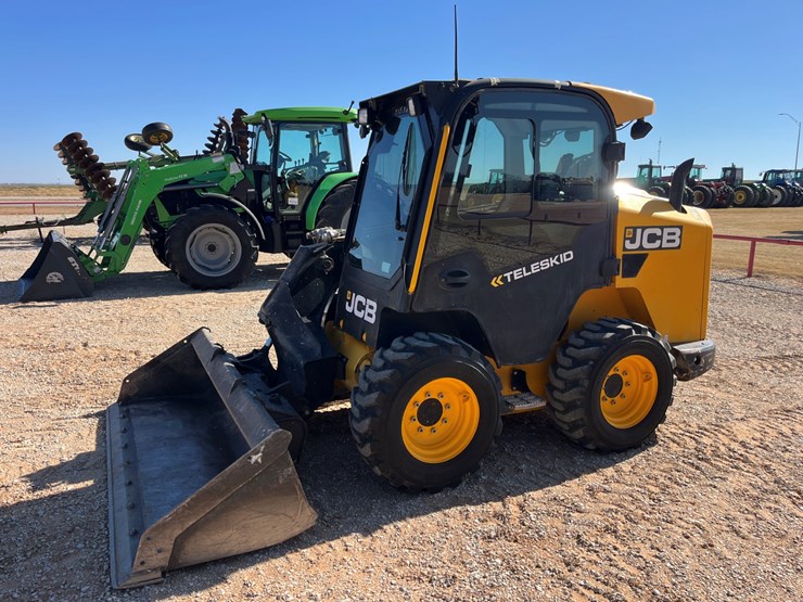 2020-jcb-3ts-8w-image-1