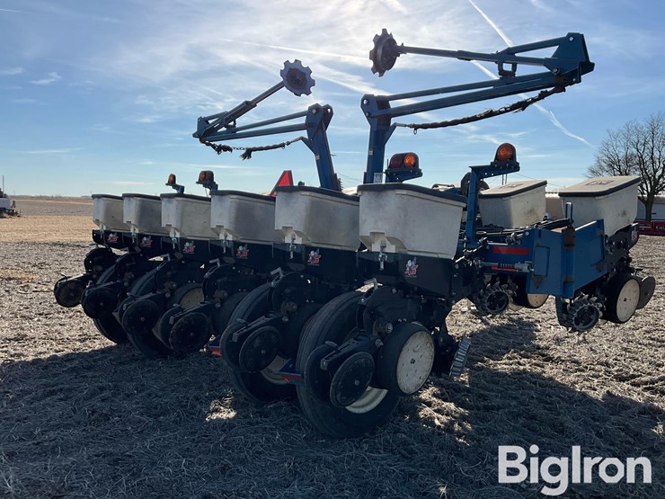 2010-kinze-3200-image-5