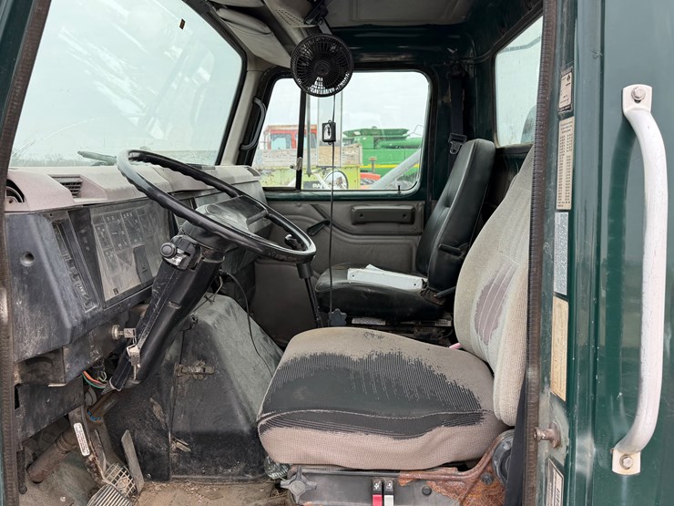 1999-international-8100-image-9