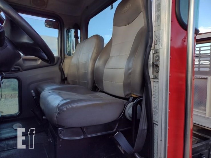 peterbilt-330-image-13