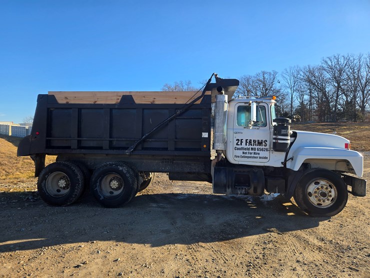 1999-mack-rd690s-image-23