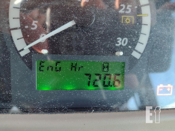 2017-john-deere-4052r-image-6