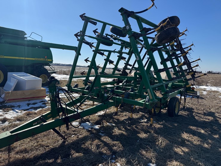#1038-•-john-deer-980-field-cultivator-image-2