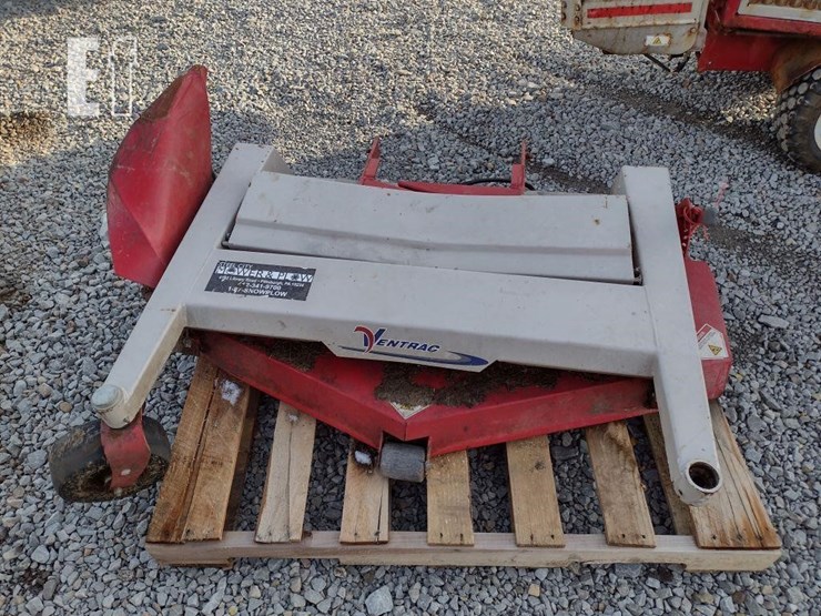 ventrac-3400l-lawn-mower-w/blade-&-broom-image-38