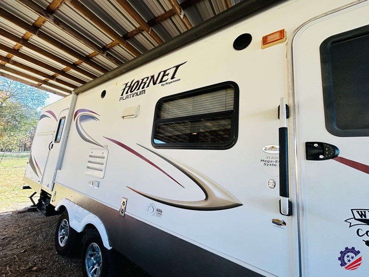2011-keystone-hornet-platinum-31rbds-t/a-camper-trailer-image-28