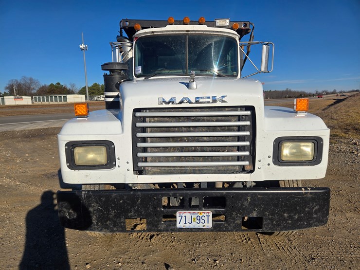 1999-mack-rd690s-image-29