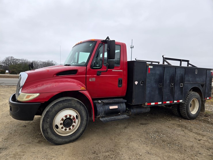 2007-international-durastar-4300-image-4