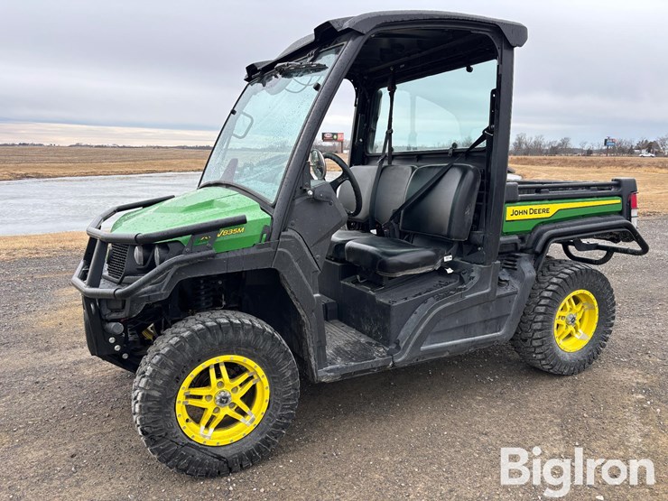 2024-john-deere-gator-image-1