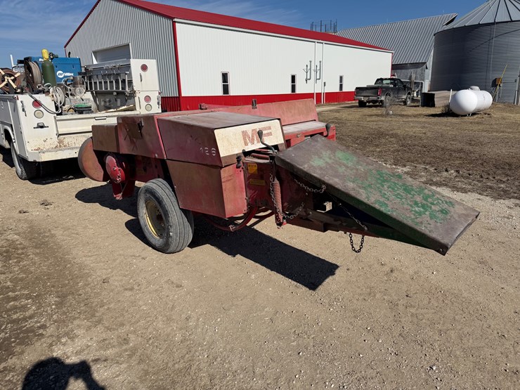 massey-ferguson-126-image-2