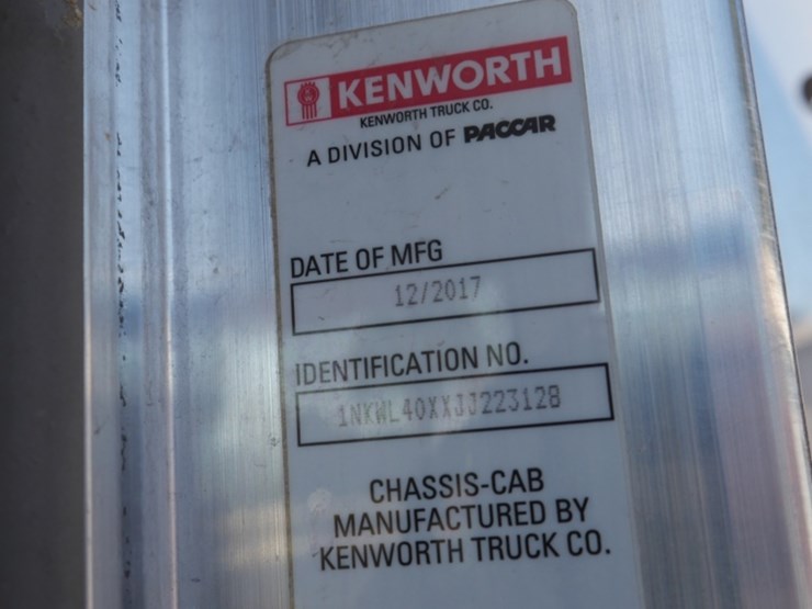 2018-kenworth-w900-image-16