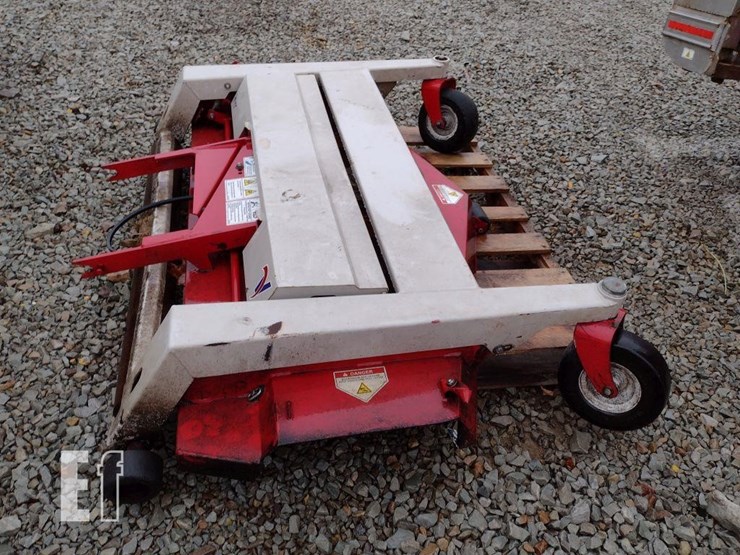 ventrac-3400l-lawn-mower-w/broom-image-36