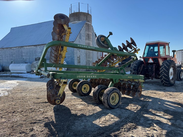 john-deere-220-image-4