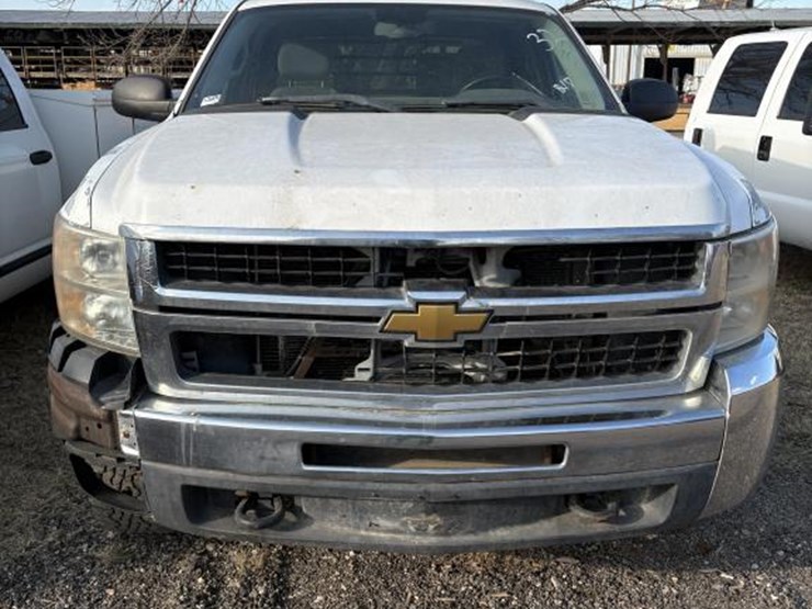 2009-chevrolet-3500-image-3