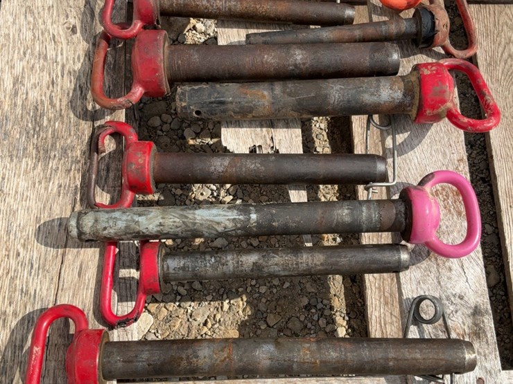 lot-of-hitch-pins-image-4