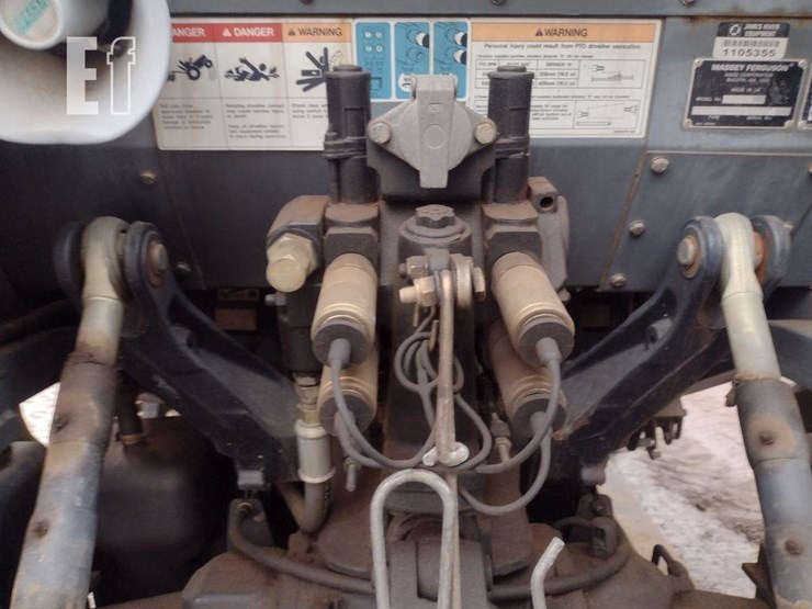 2002-massey-ferguson-4233-image-21