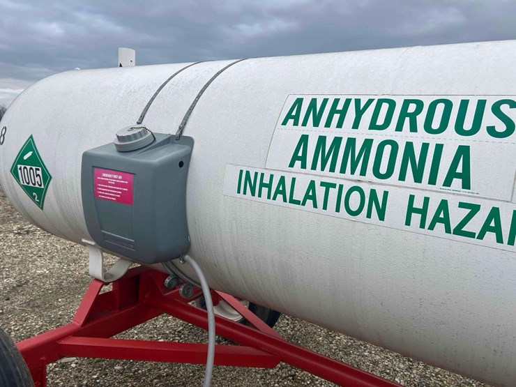 1000-gal.-nh3-tank-on-gear-#48-sells-offsite-image-6