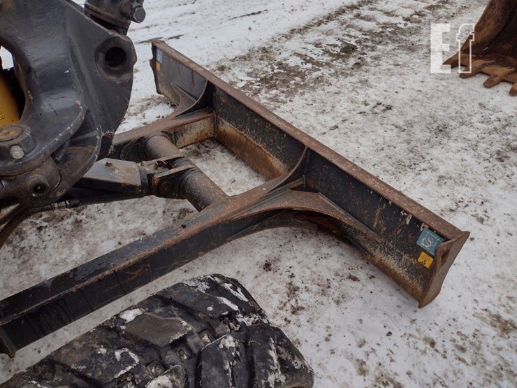 2016-deere-35g-image-21