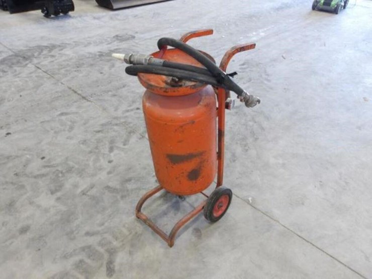 portable-sandblasting-tank(s)-image-3