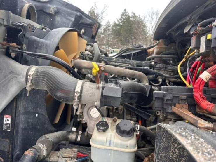 2018-freightliner-114sd-image-18