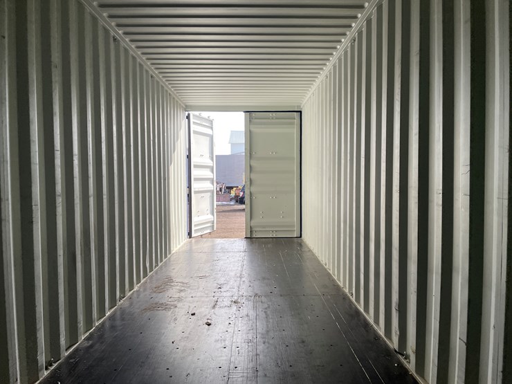 #2041-•-40'-shipping-container-image-10