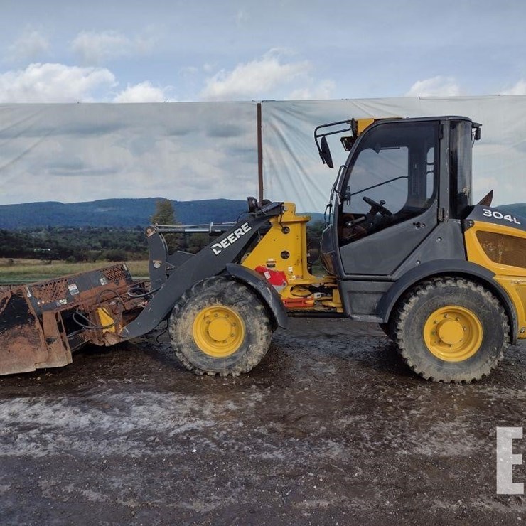 2021 DEERE 304L