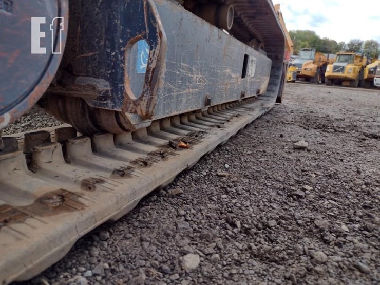 2022-deere-26g-image-30