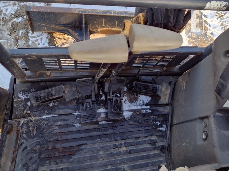 2013-deere-35d-image-7