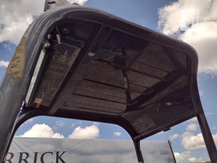 2022-deere-26g-image-13