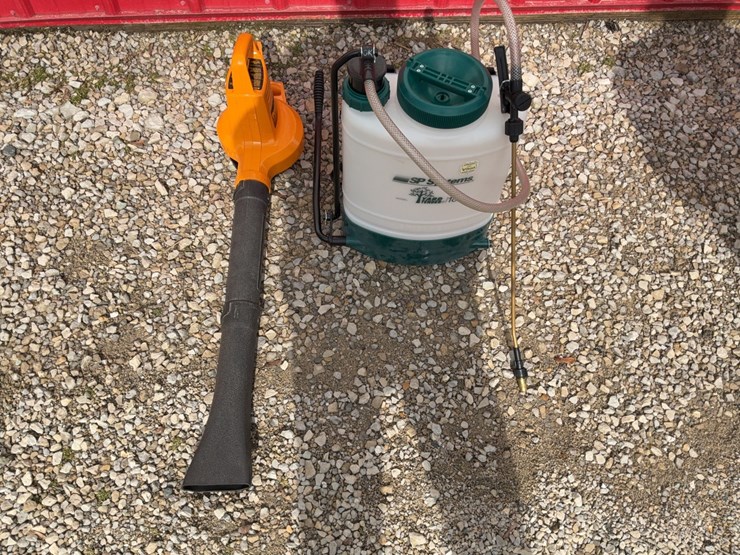 backpack-sprayer-&-electric-leaf-blower-image-4