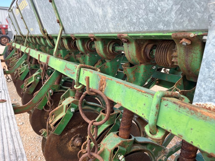 john-deere-b-image-9
