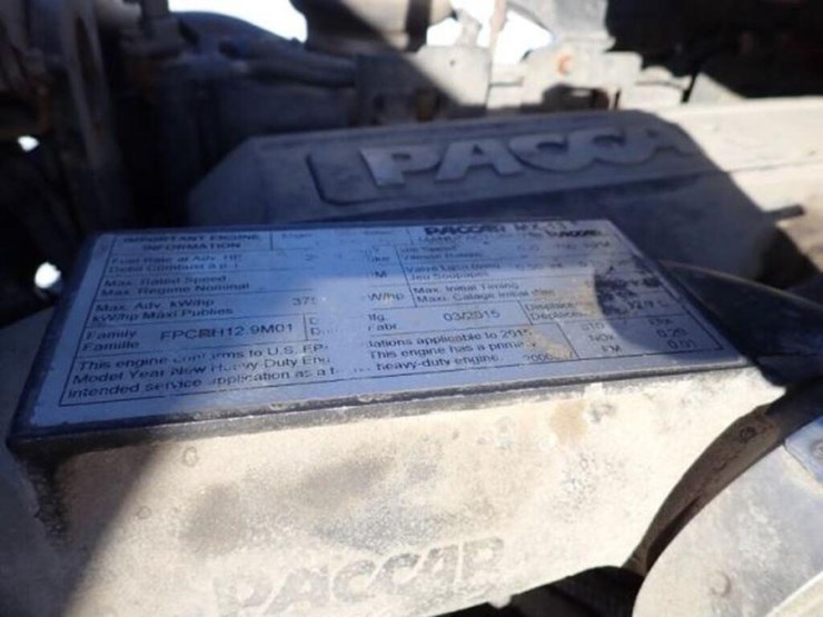 2016-peterbilt-567-image-34