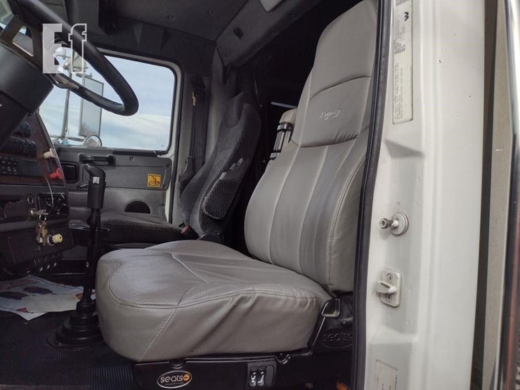 2005-western-star-4900fa-image-17