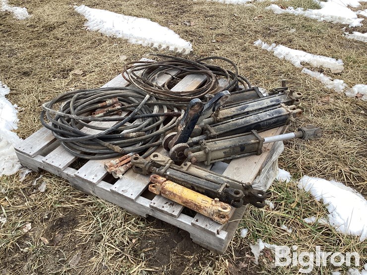 hydraulic-cylinders-and-hoses-image-3