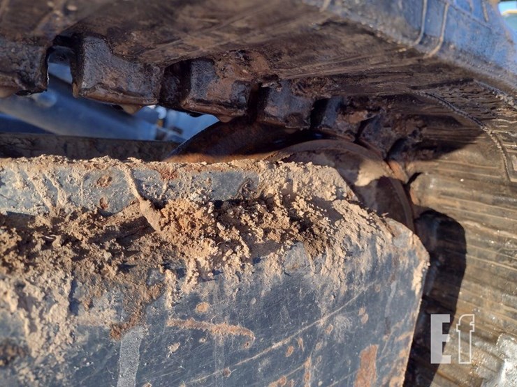 2013-deere-35d-image-40