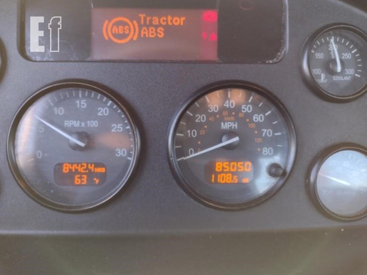 peterbilt-330-image-9