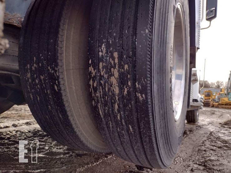 2017-freightliner-122sd-image-26