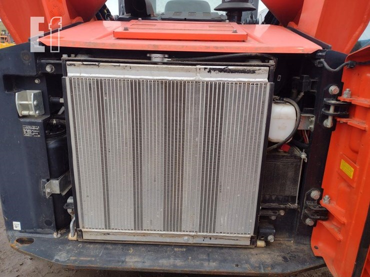 2017-kubota-svl95-2s-image-35