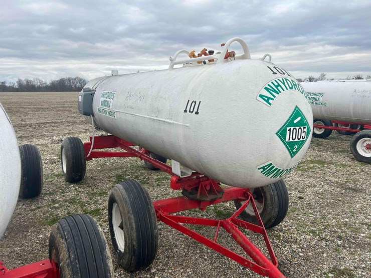 1000-gal.-nh3-tank-on-gear-#101-sells-offsite-image-1