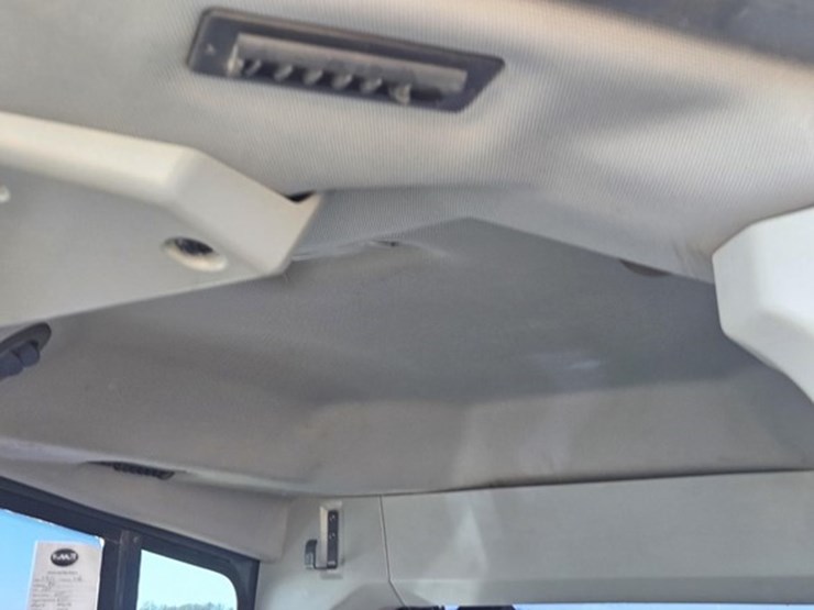 2020-deere-850l-wlt-image-35