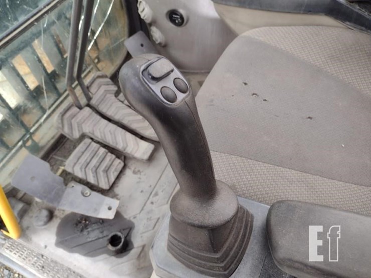 2015-volvo-ec220e-lr-image-16