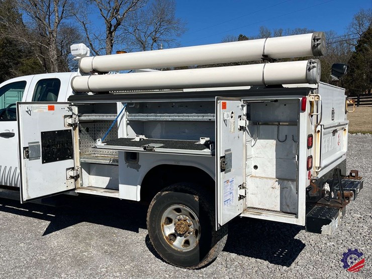 2010-chevrolet-silverado-s/a-service-truck-image-21
