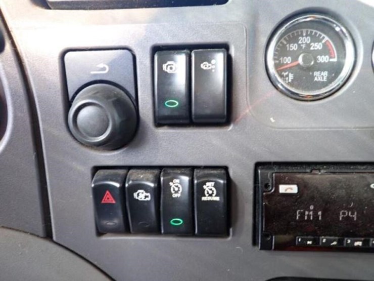 2016-peterbilt-567-image-22